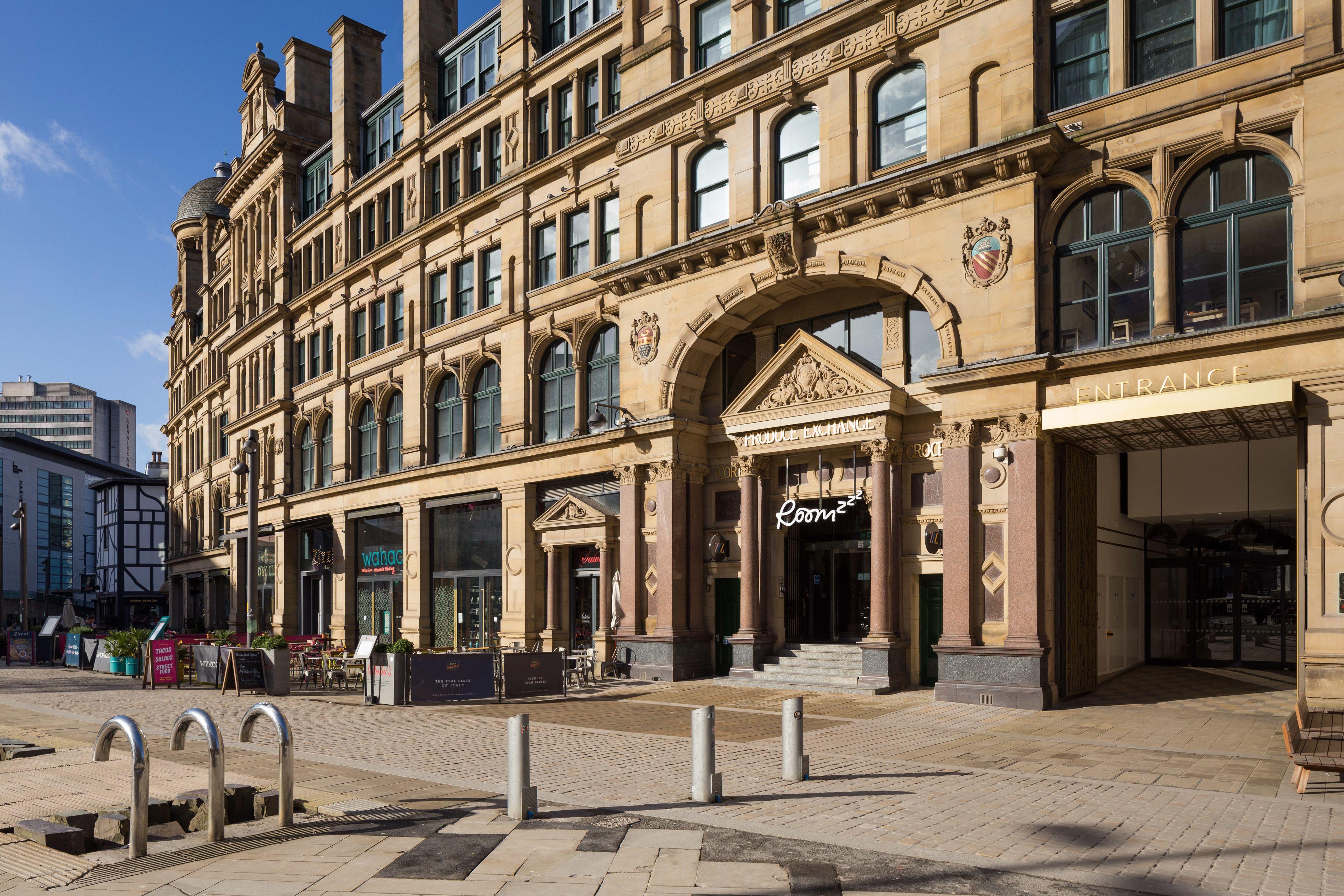 Roomzzz Manchester Victoria — Photos 1